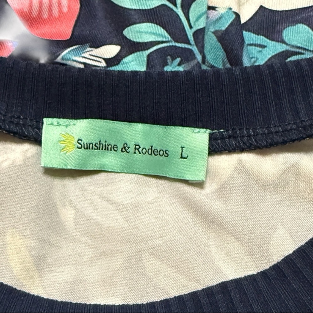 Sunshine & Rodeos Navy Floral Print Top - Size L - Picture 5 of 6